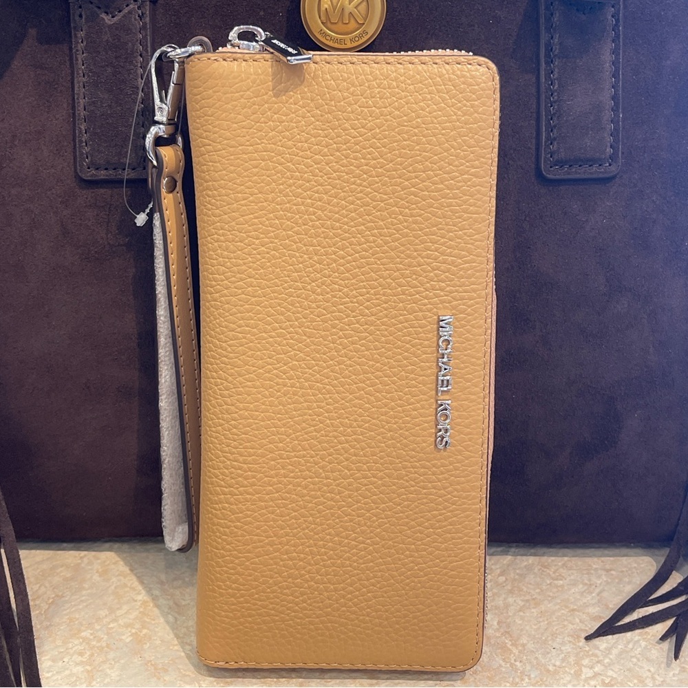 MICHAEL KORS Lg Pebbled Leather Continental Wallet Wristlet Phone Holder 
Peanut - Picture 11 of 16